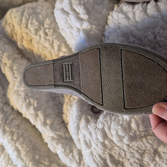 Toms Women's 9 Grey Microfiber Wedge Ankle Boots - Picture 2 of 9